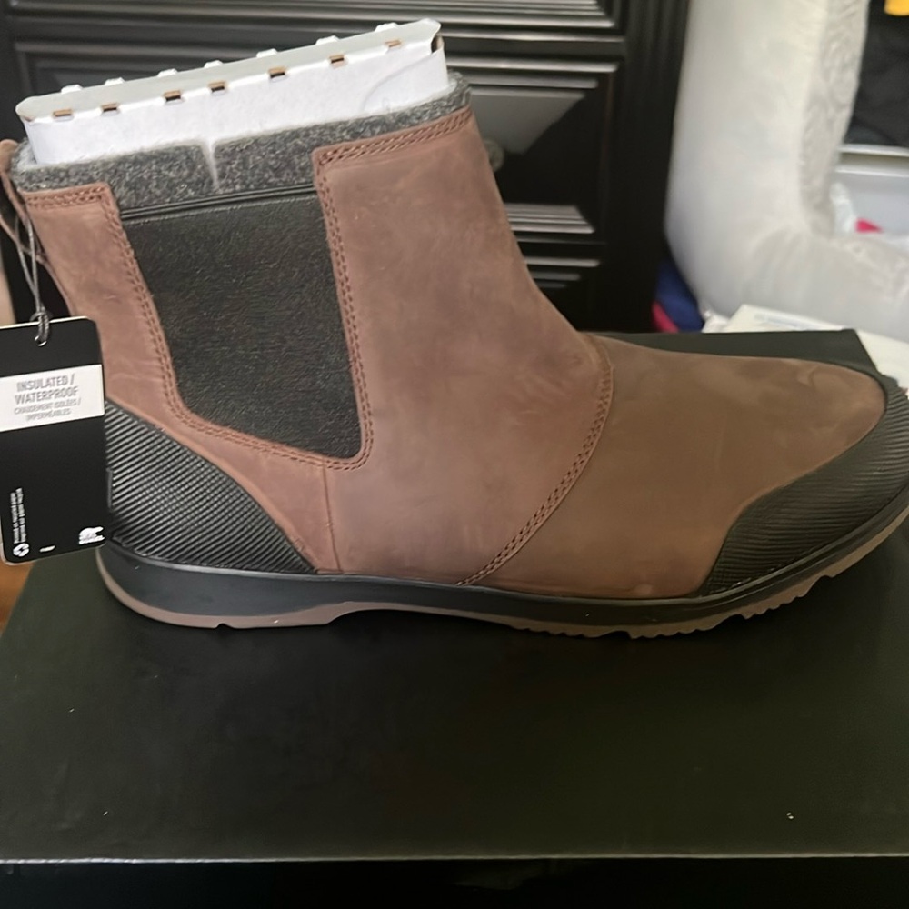 New Sorel waterproof Chelsea Boot size men’s 13 Nee